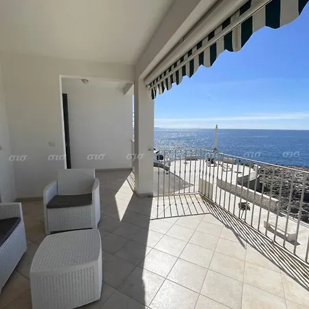 Seafront Flat *